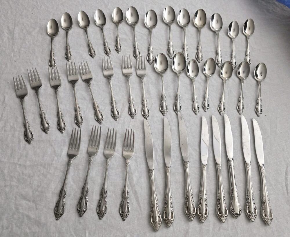 Oneida Samantha Pierced 40 Pc Set USA Stainless Flatware Cutlery